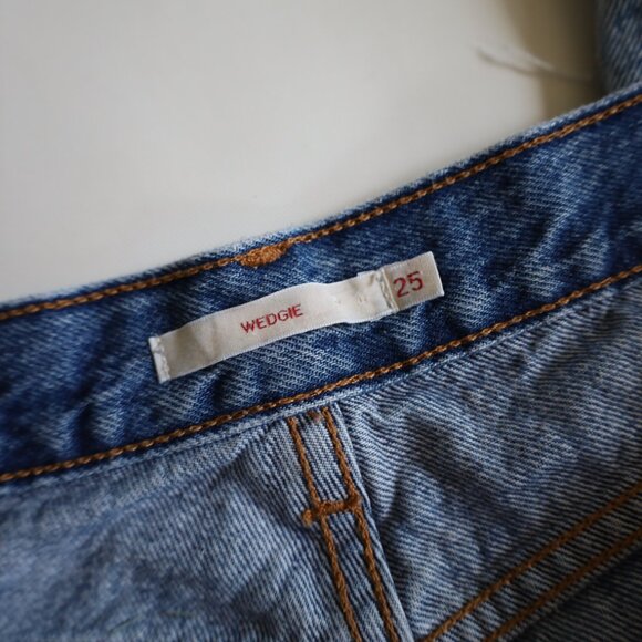 LEVIS Size 25 Wedgie Jeans Frayed hems - Picture 6 of 10